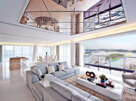 Mirror Tiles in Ceiling